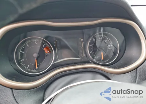 2017 Jeep Cherokee Latitude z USA, uszkodzony, nr VIN 1C4PJLCB8HD233753